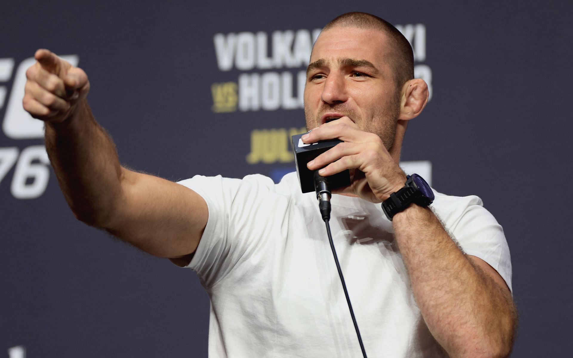 Sean Strickland slams ex-UFC fighters [Image via Getty Images] 