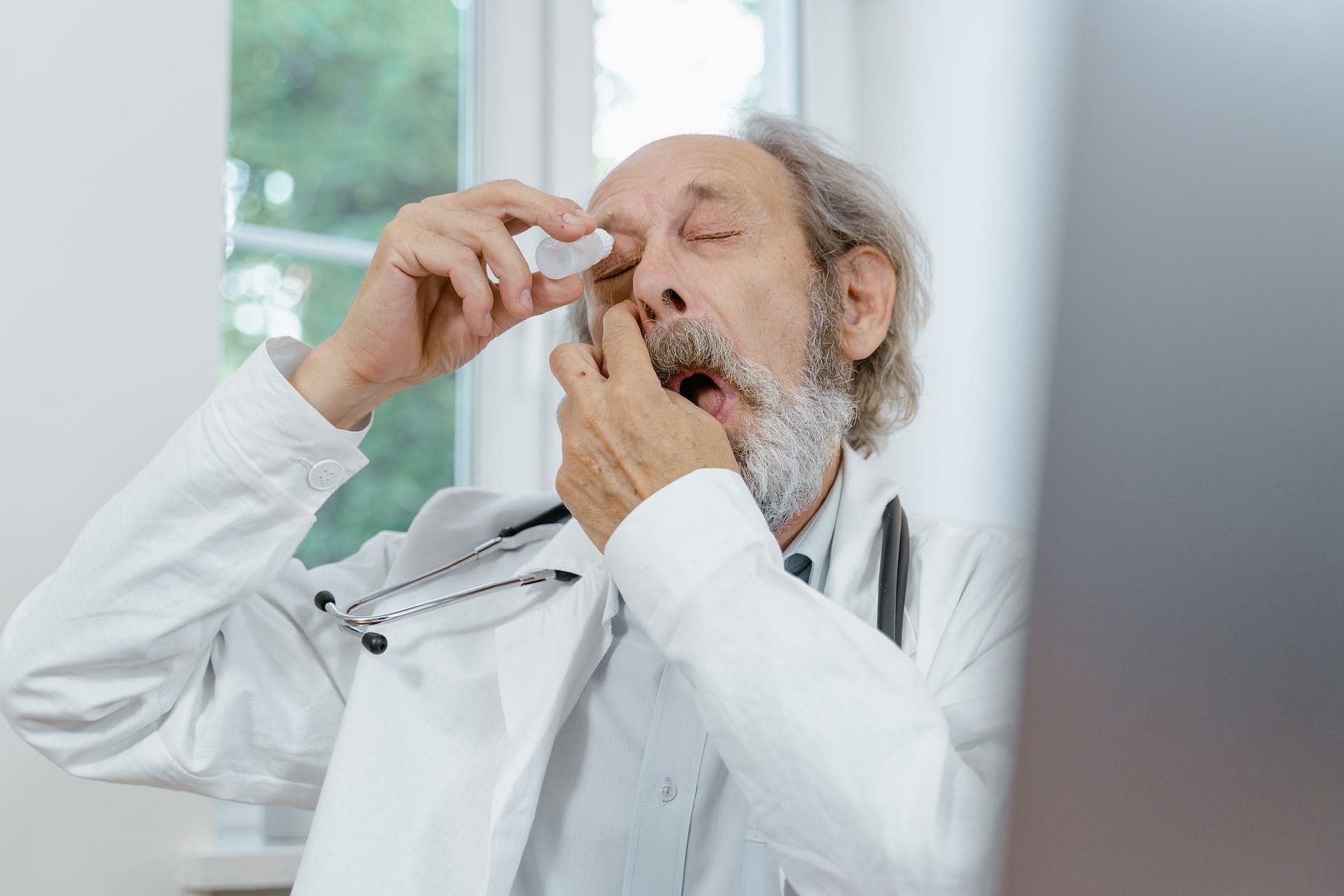 Using nasal spray twice a day is the best option (Image via Pexels/Tima Miroshnichenko)