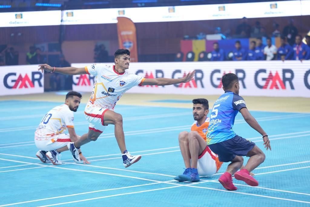 Arun Gunki (second from left) chases down a defender. 
