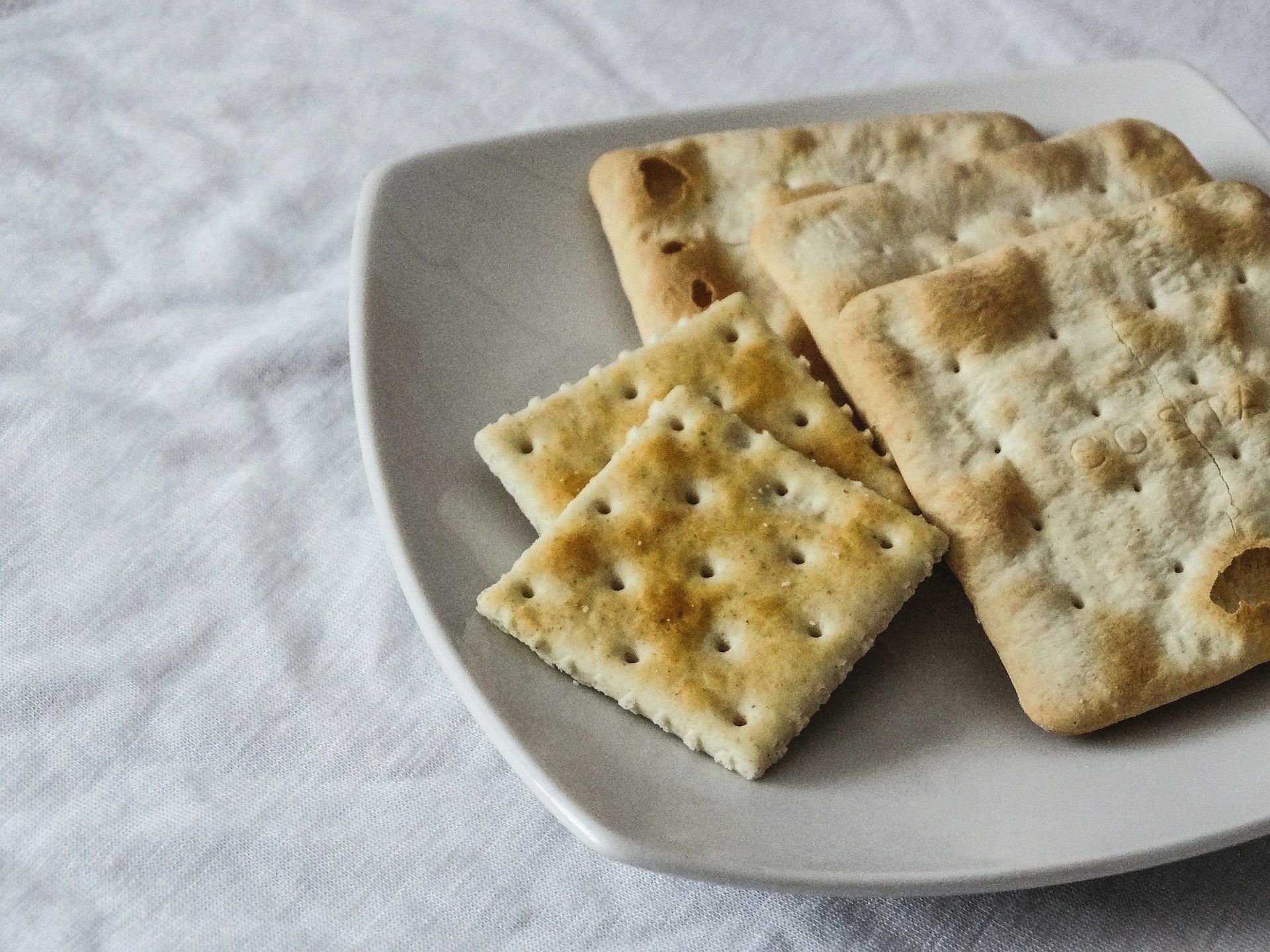 Start your day with crackers and keep morning sickness away(Image by Romina BM/Unsplash)