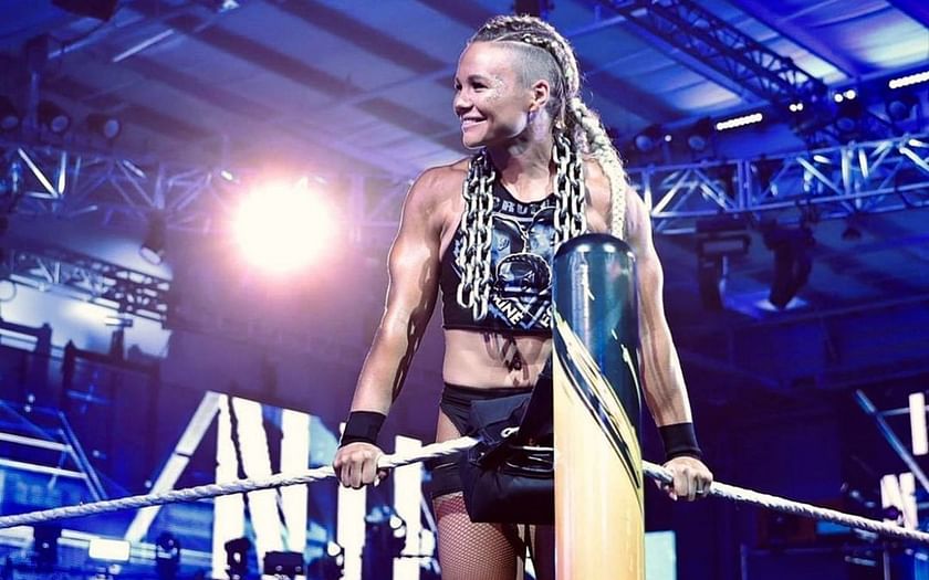 What is wwe star emily andzulis a k a ivy nile s mma record the pro