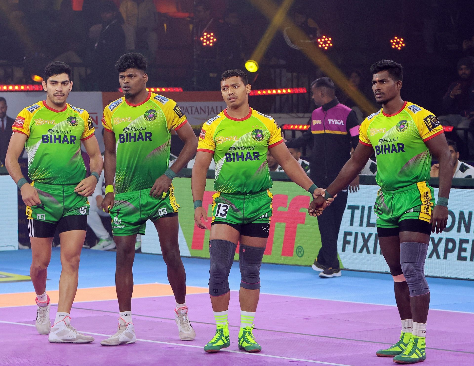 Mayur Kadam (third from left) in action for Patna Pirates (Credit: PKL)
