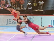Saurabh Nandal (right) in action (Credits: PKL)
