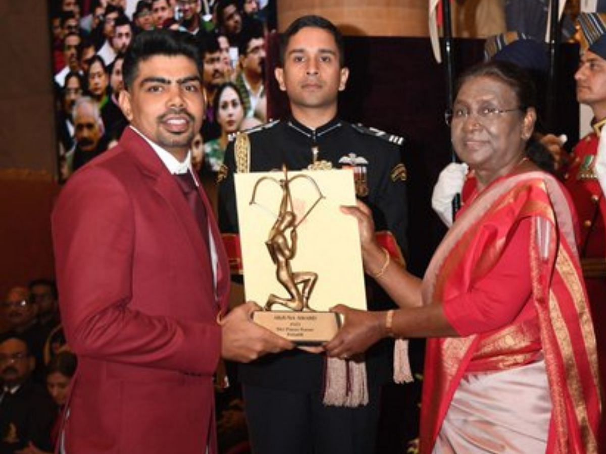 [Watch] Pawan Sehrawat receives Arjuna Award from President of India at ...