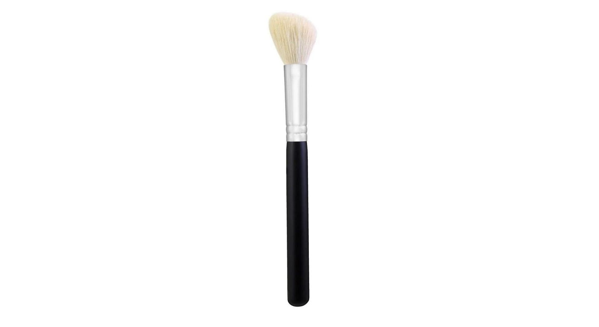 Morphe&#039;s M405 Angled Contour Brush (Image via Morphe&#039;s official website)