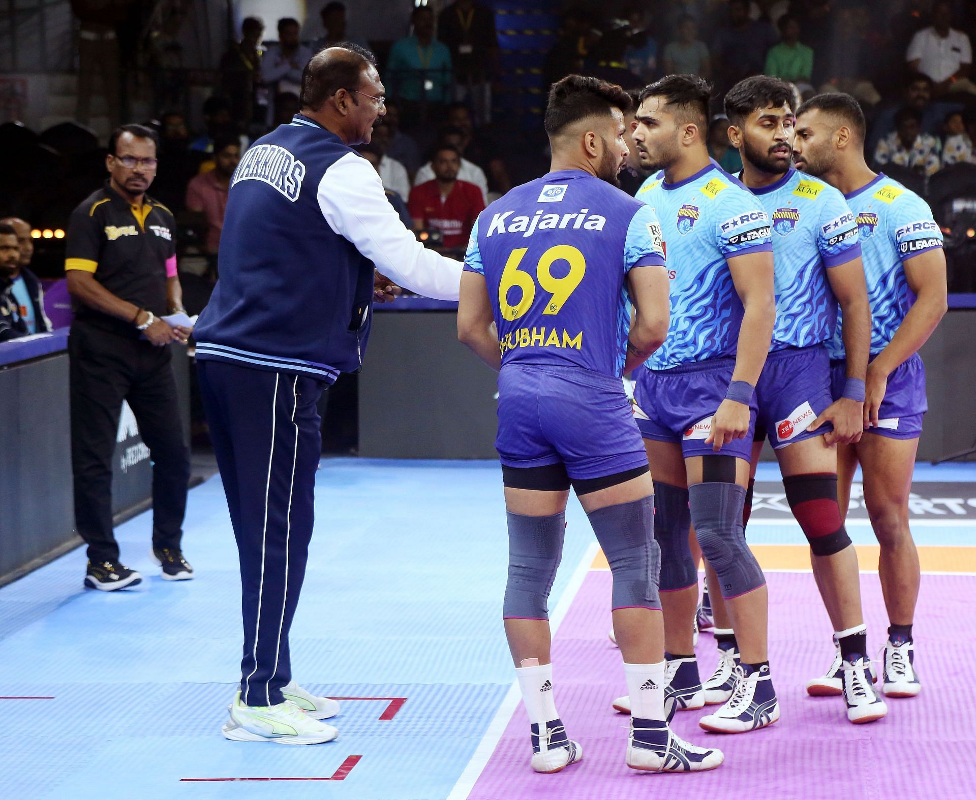 Bengal Warriors in action during Pro Kabaddi Season 10 (Credit: PKL)