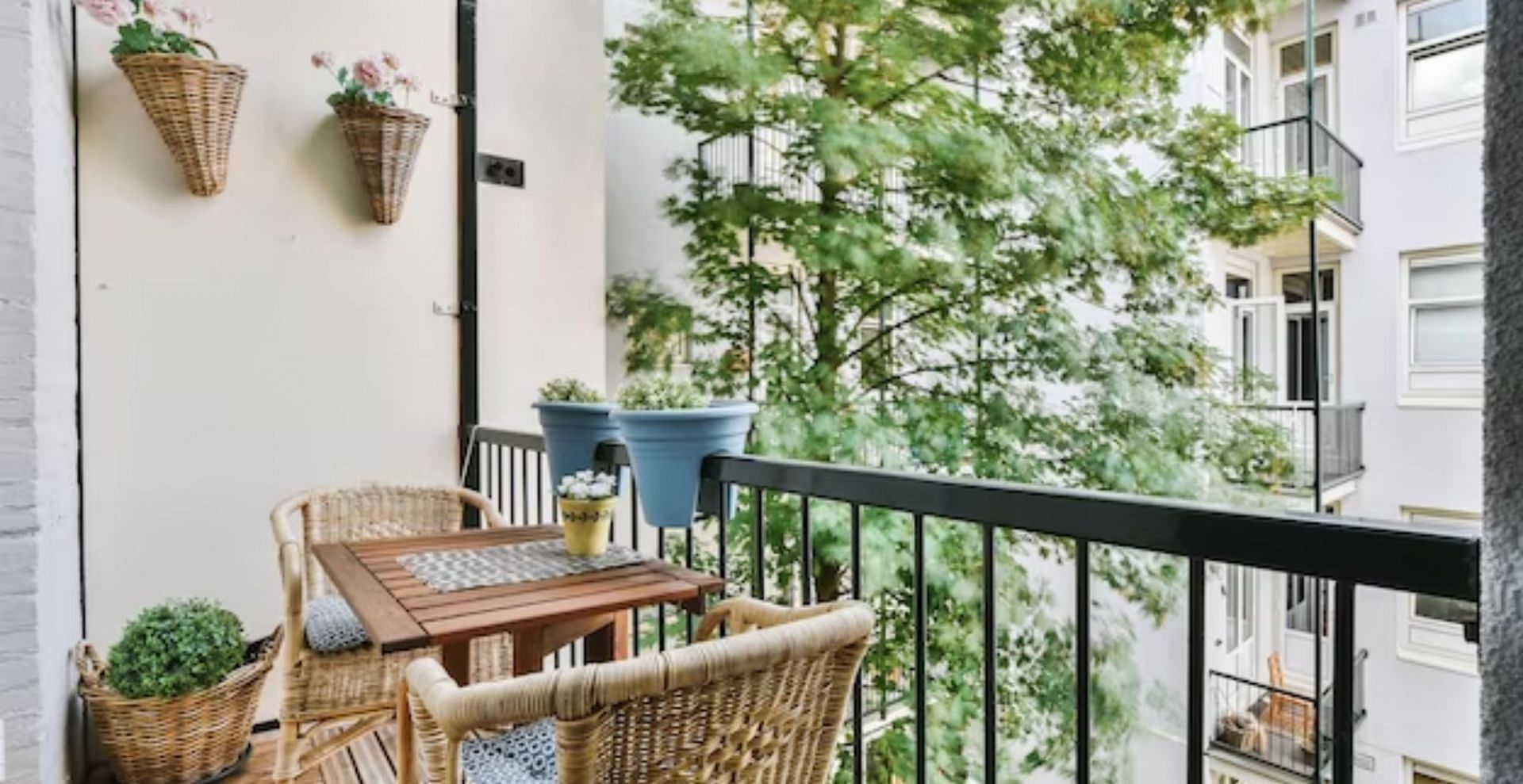 7 Budget-friendly ideas to decorate your small balcony