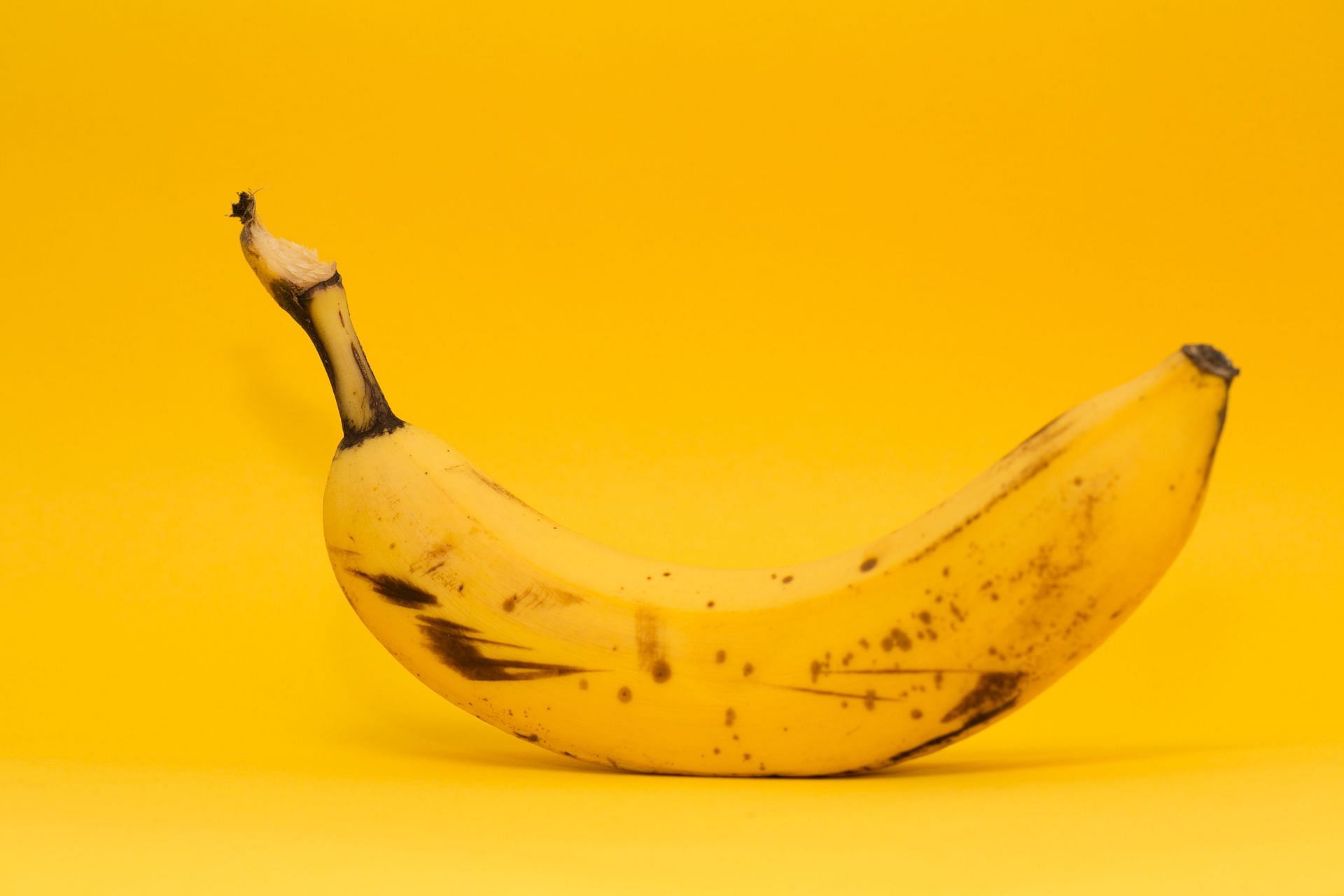 Banana peels for teeth whitening has little scientific evidence. (Image via Unsplash/ Markus Spiske)