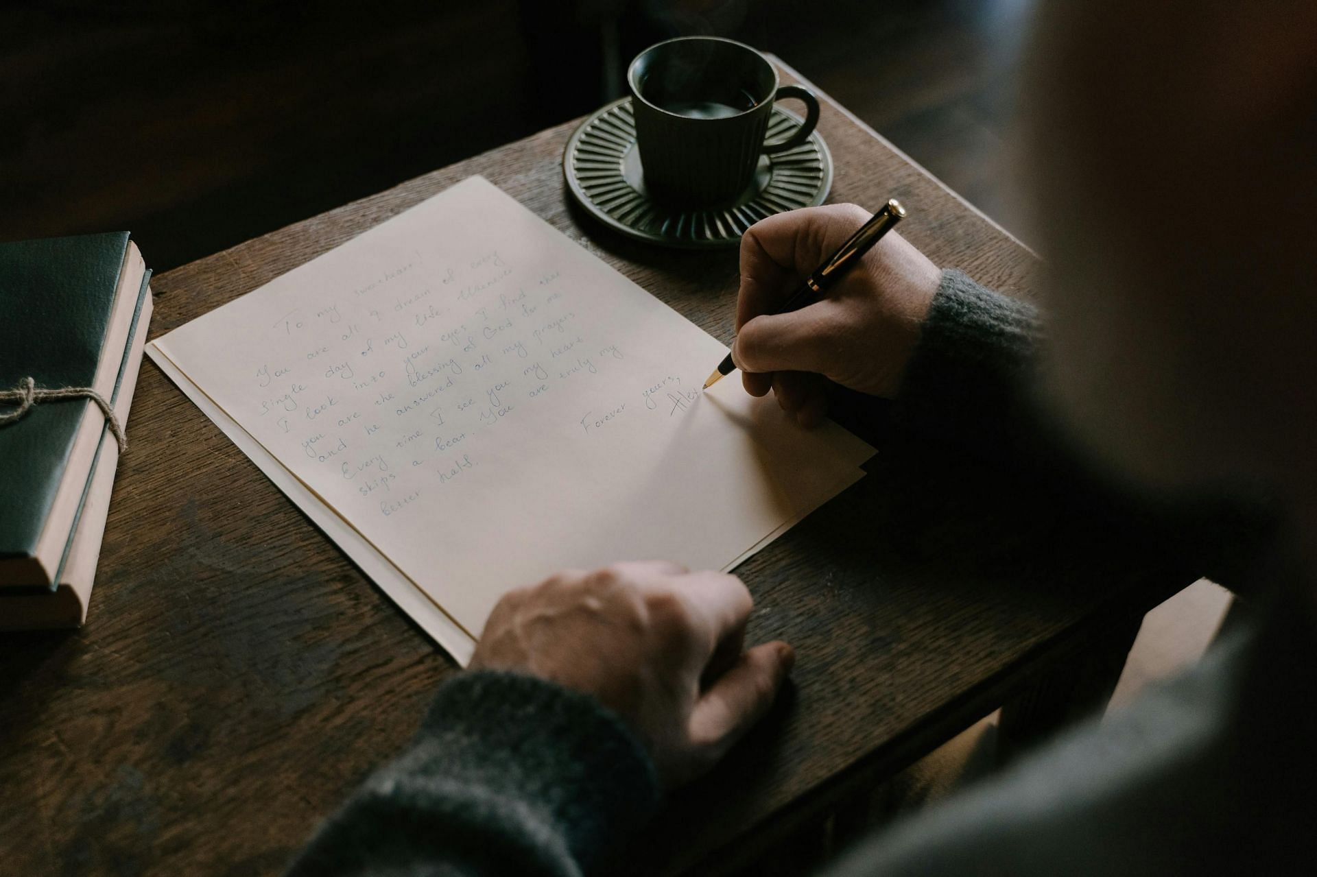 Hand-written letters (Image via Pexels)