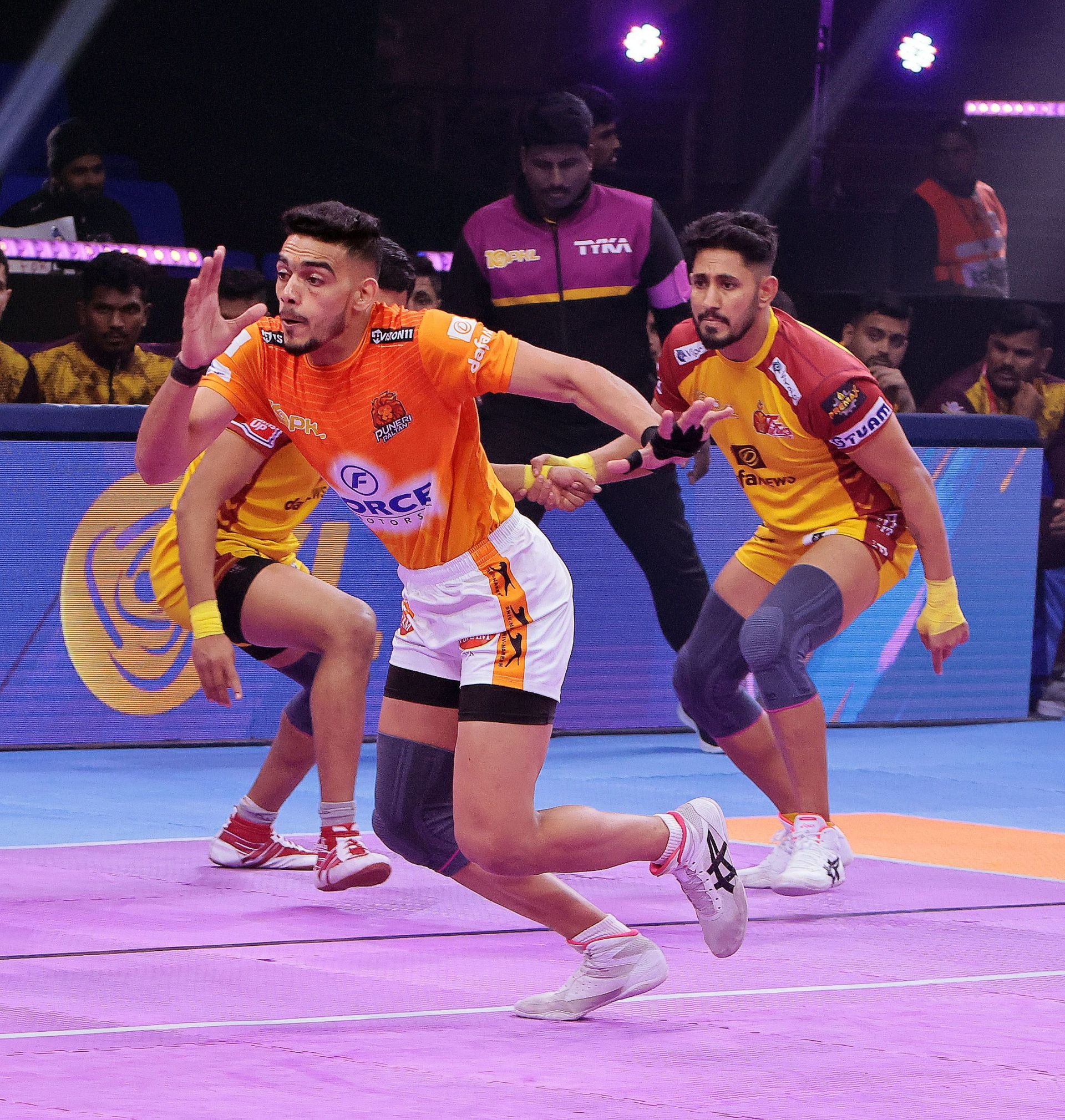 Mohit Goyat of Puneri Paltan in action (Credits: PKL)