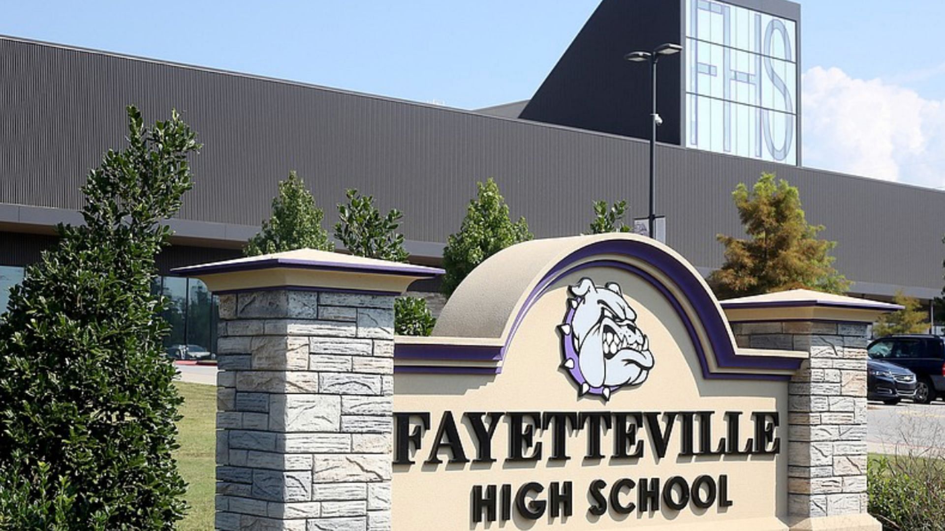 Why was Fayetteville High School put in a lockdown? (Image via snip from X/@zoompie23)