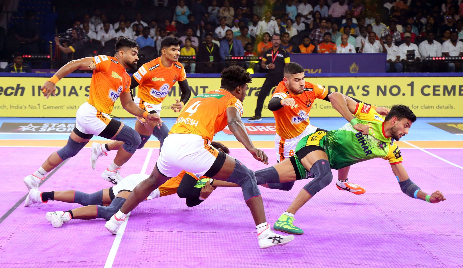 Patna Pirates vs Puneri Paltan (Credits: PKL)