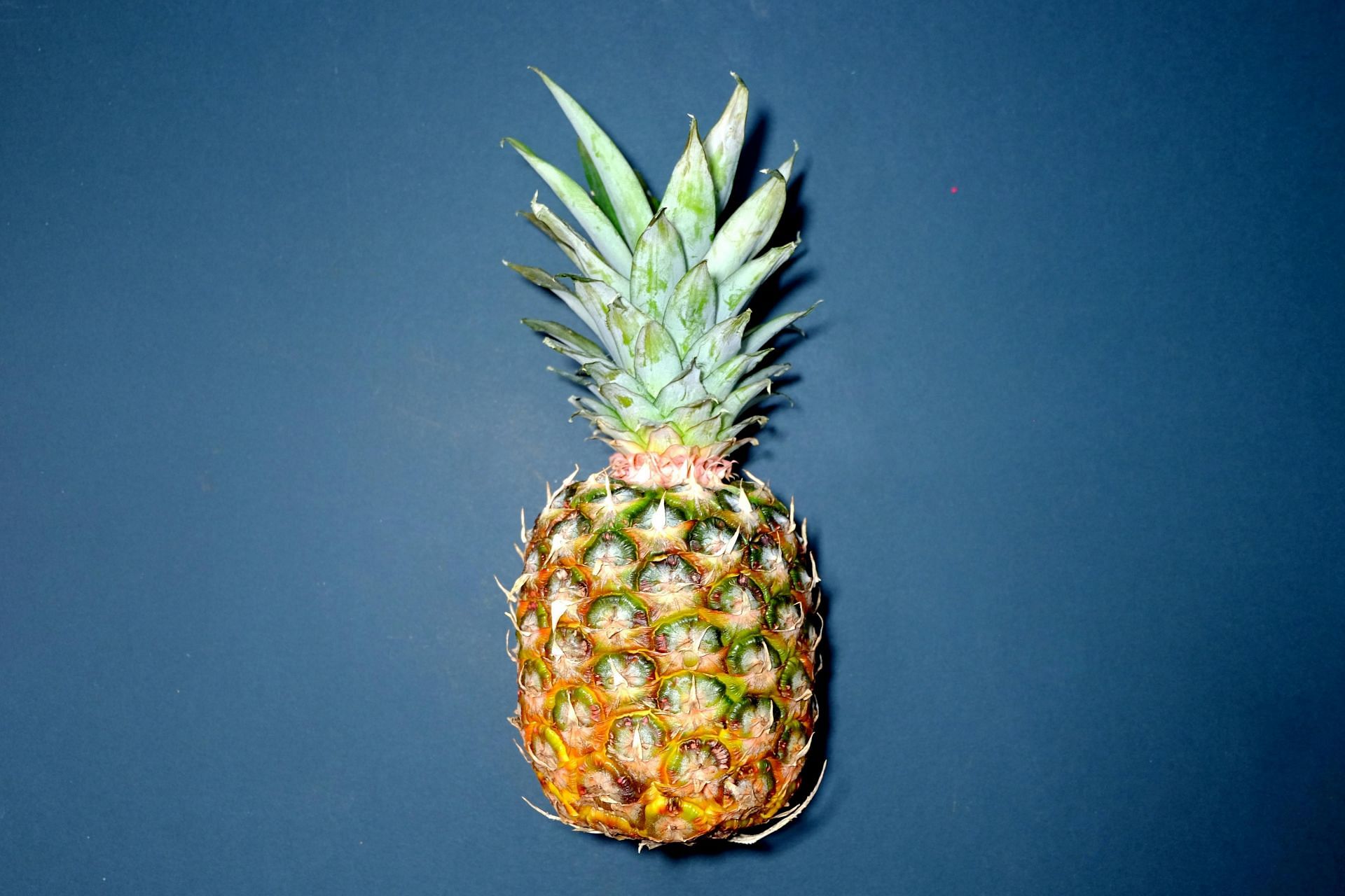 Symptoms of pineapple allergy (image sourced via Pexels / Photo by alizee)