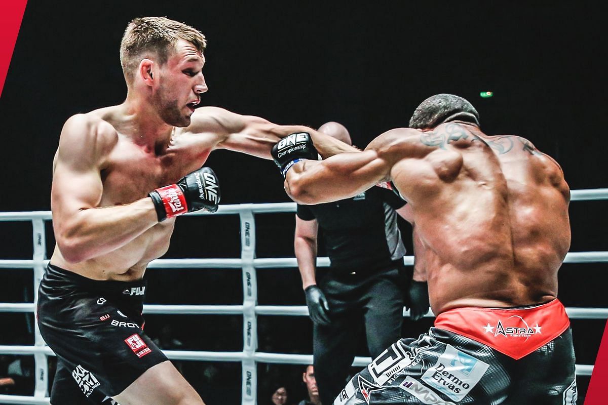 Reinier de Ridder punches Gilberto Galvao | Image credit: ONE Championship