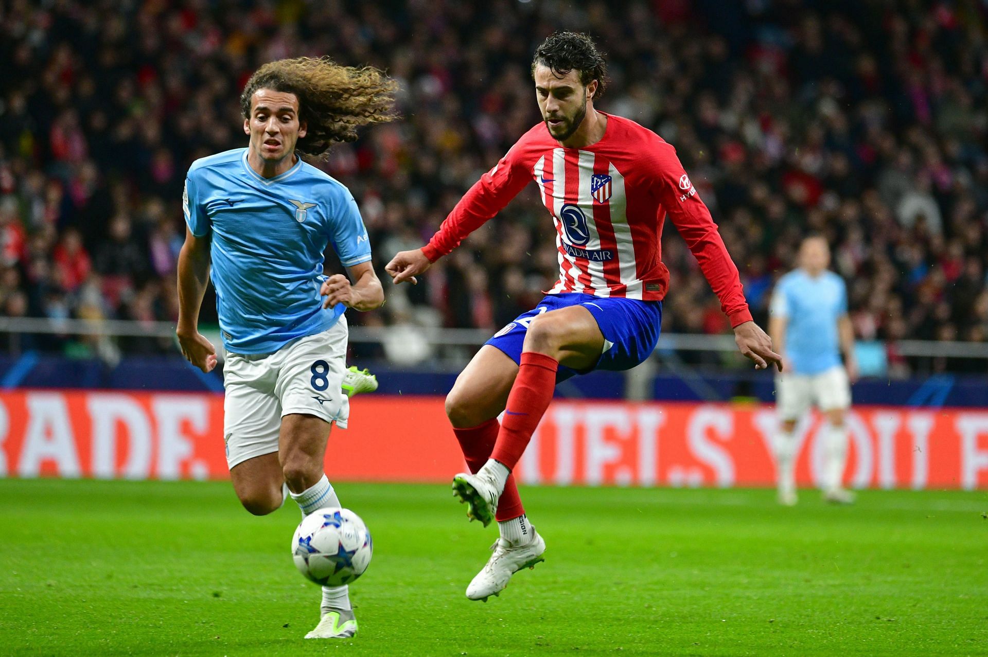 Mario Hermoso has admirers at Camp Nou