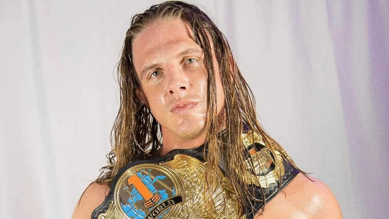 Riddle with the newly-won belt (via Combat 1