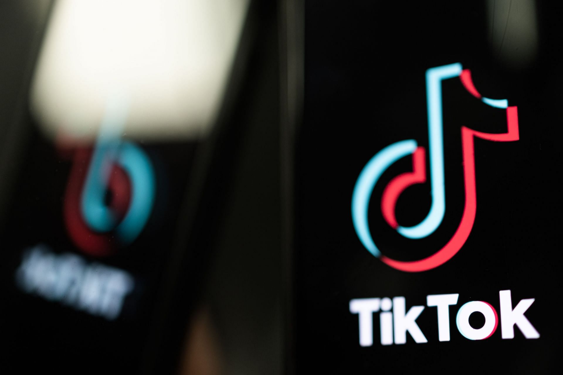 US And EU Ban TikTok From Staff Mobile Devices