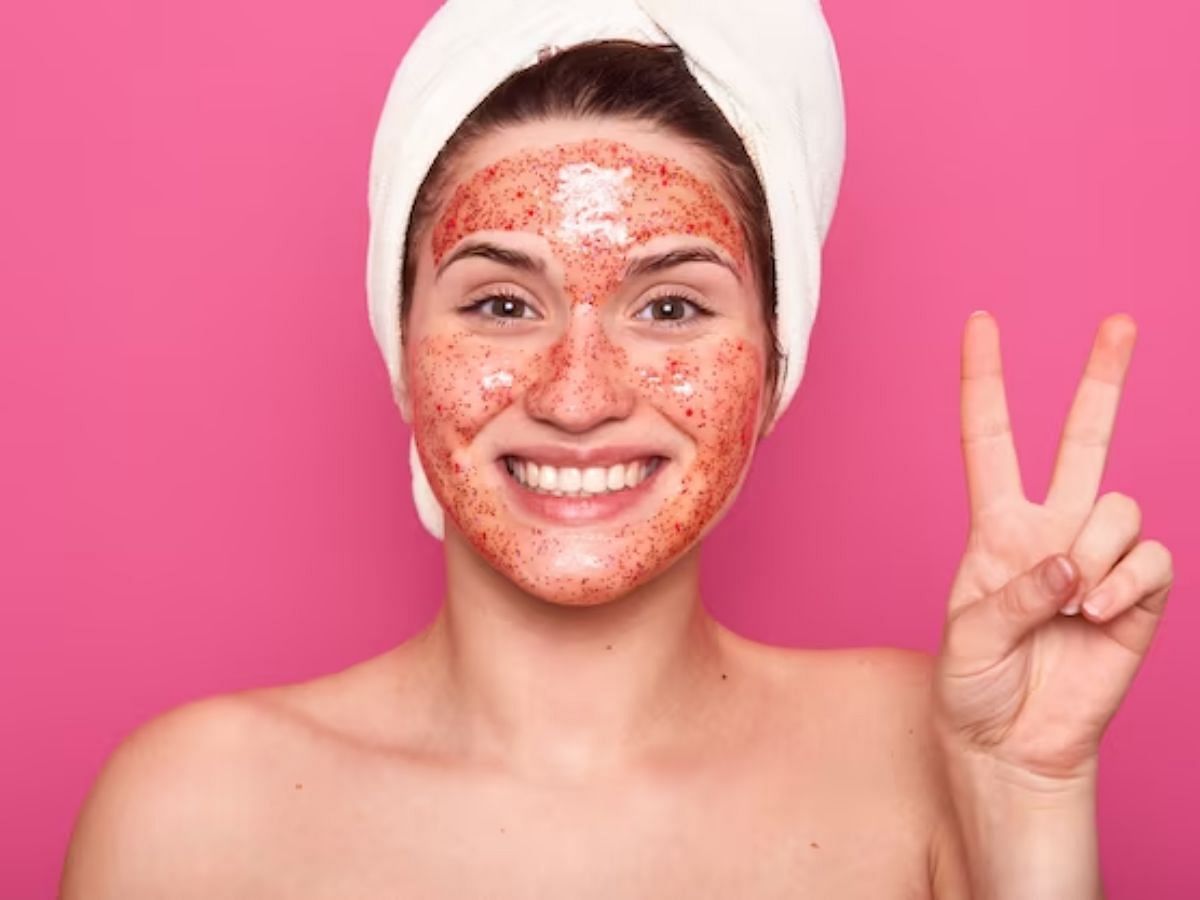 Tomato and honey face mask for healthier skin (Image via Freepik)