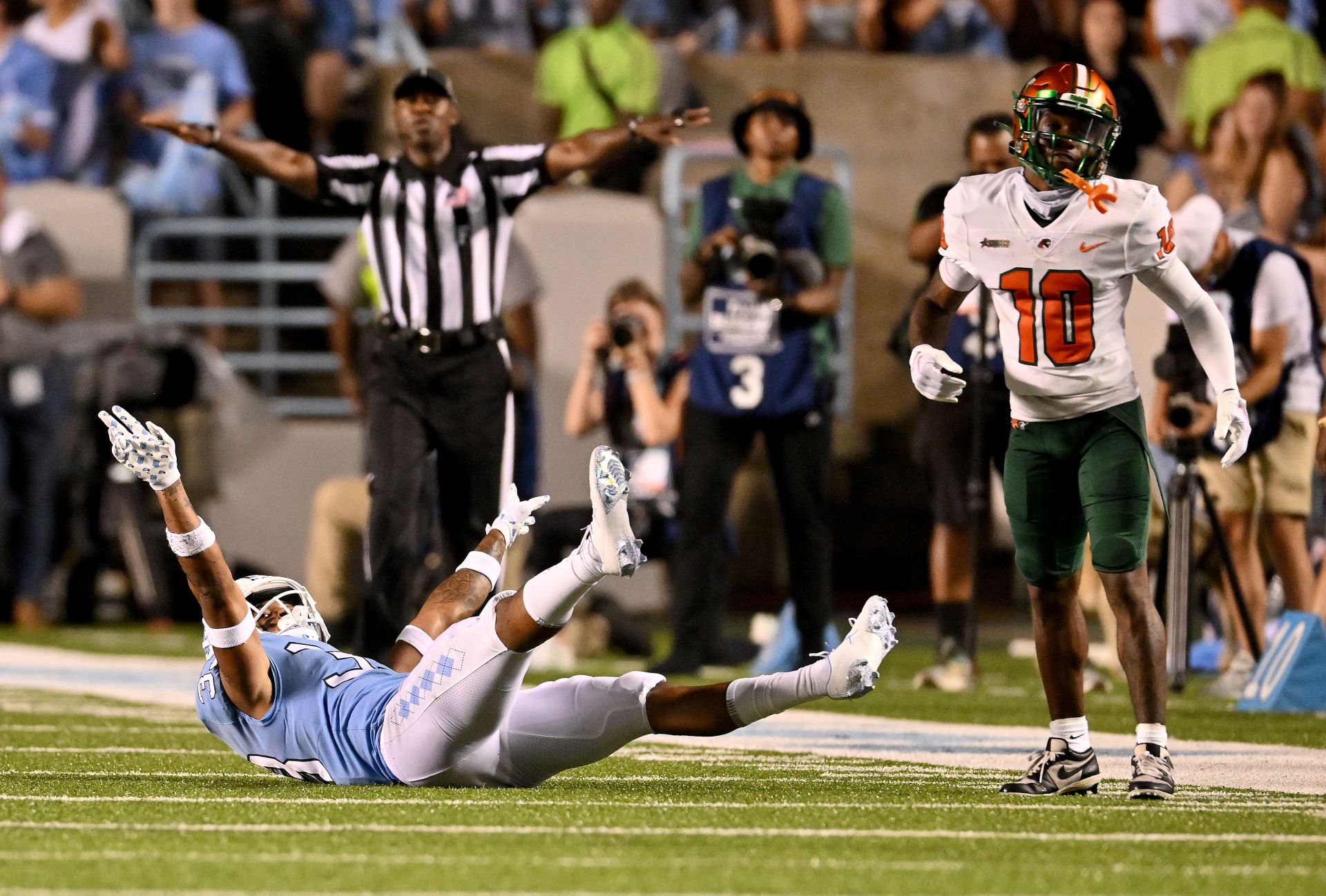 Cedric Gray #33 of the North Carolina Tar Heels