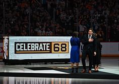 WATCH: Soccer legend Petr Cech's heartfelt message for Jaromir Jagr on his Penguins jersey retirement day