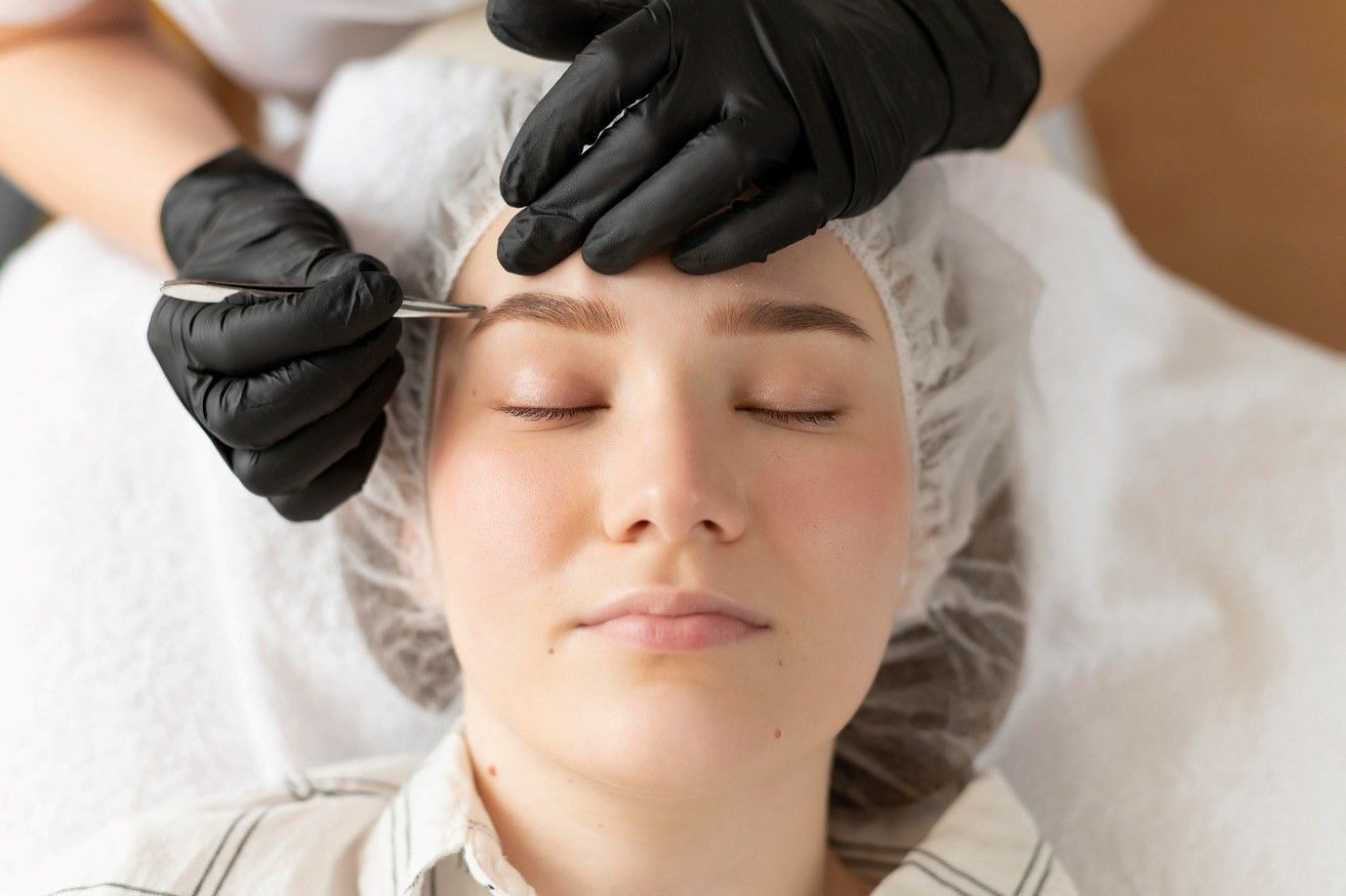 Threading and plucking damage skin surrounding eyebrows(Image by Freepik on Freepik)