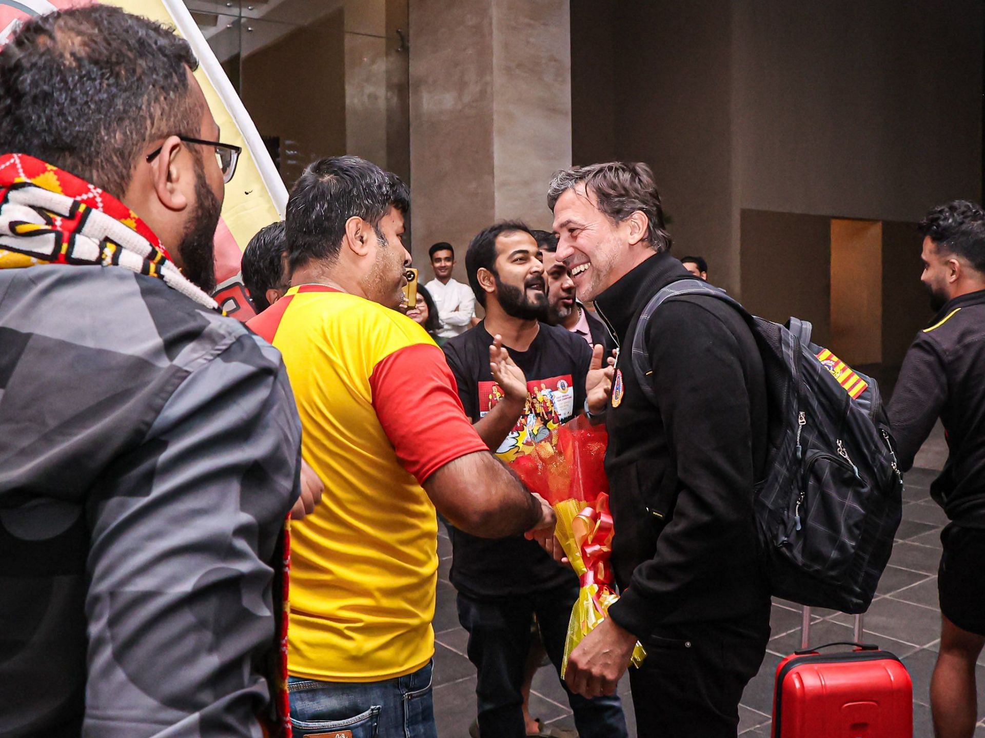 East Bengal supporters greeting head coach Carles Cuadrat in Hyderabad. (EBFC)