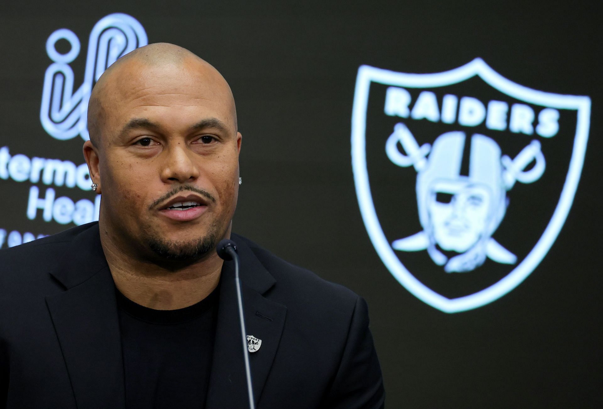 Las Vegas Raiders 7-round Mock Draft: Antonio Pierce Picks His Franchise QB