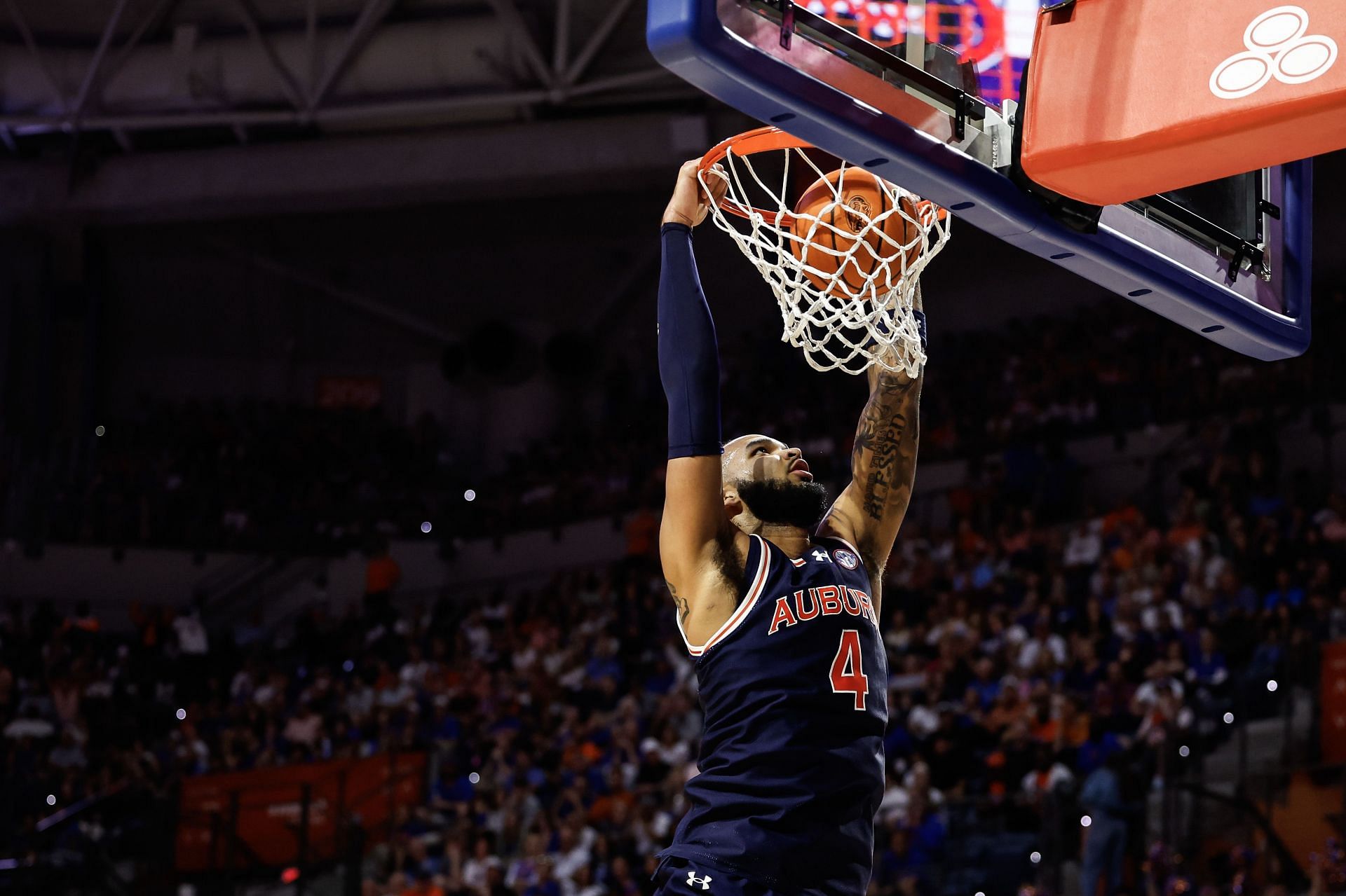 Auburn&#039;s Johni Broome battled a preseason shoulder injury, but he remained health for the Tigers.