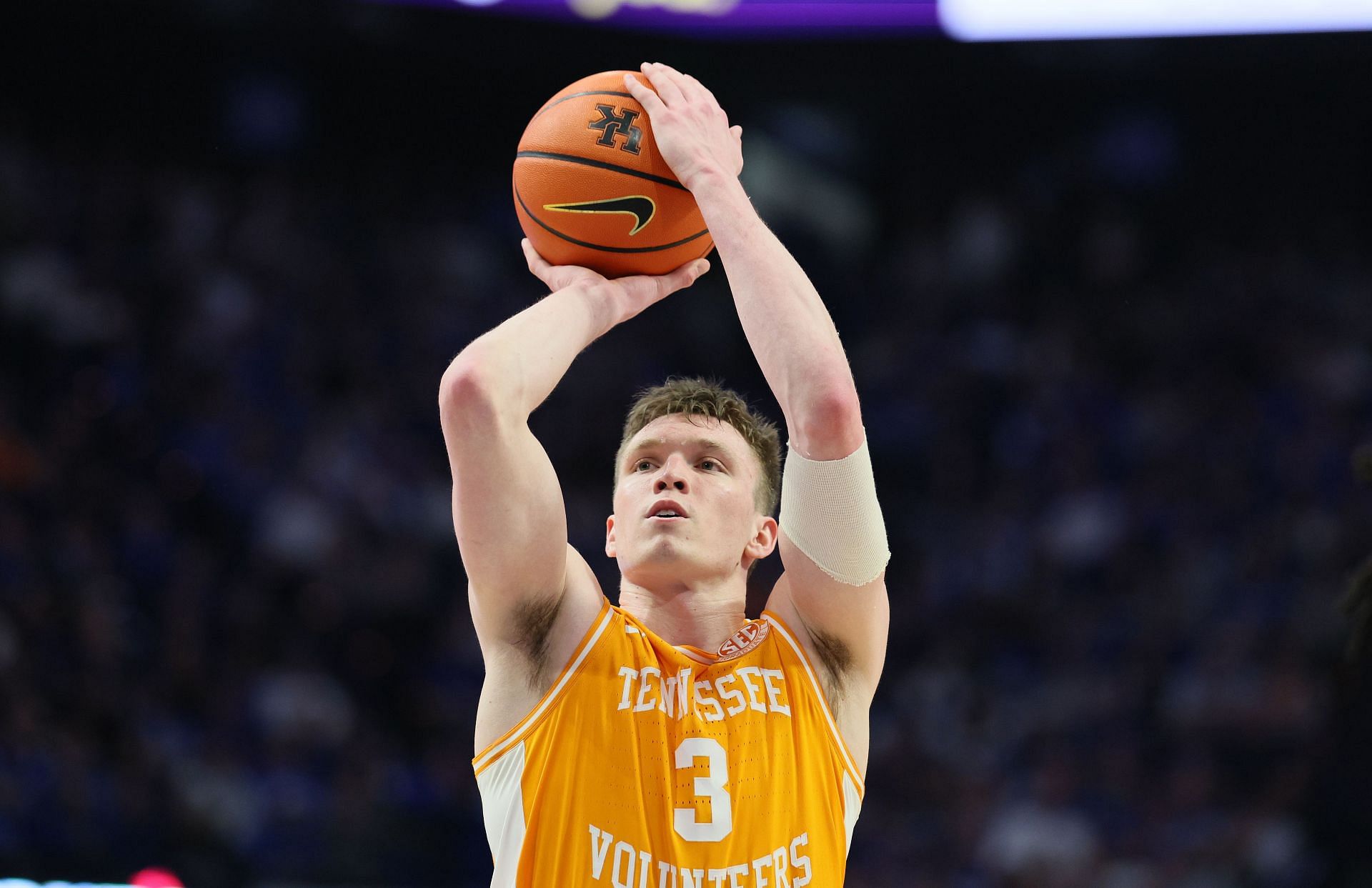 Dalton Knecht stats How did Tennessee star perform against Missouri?