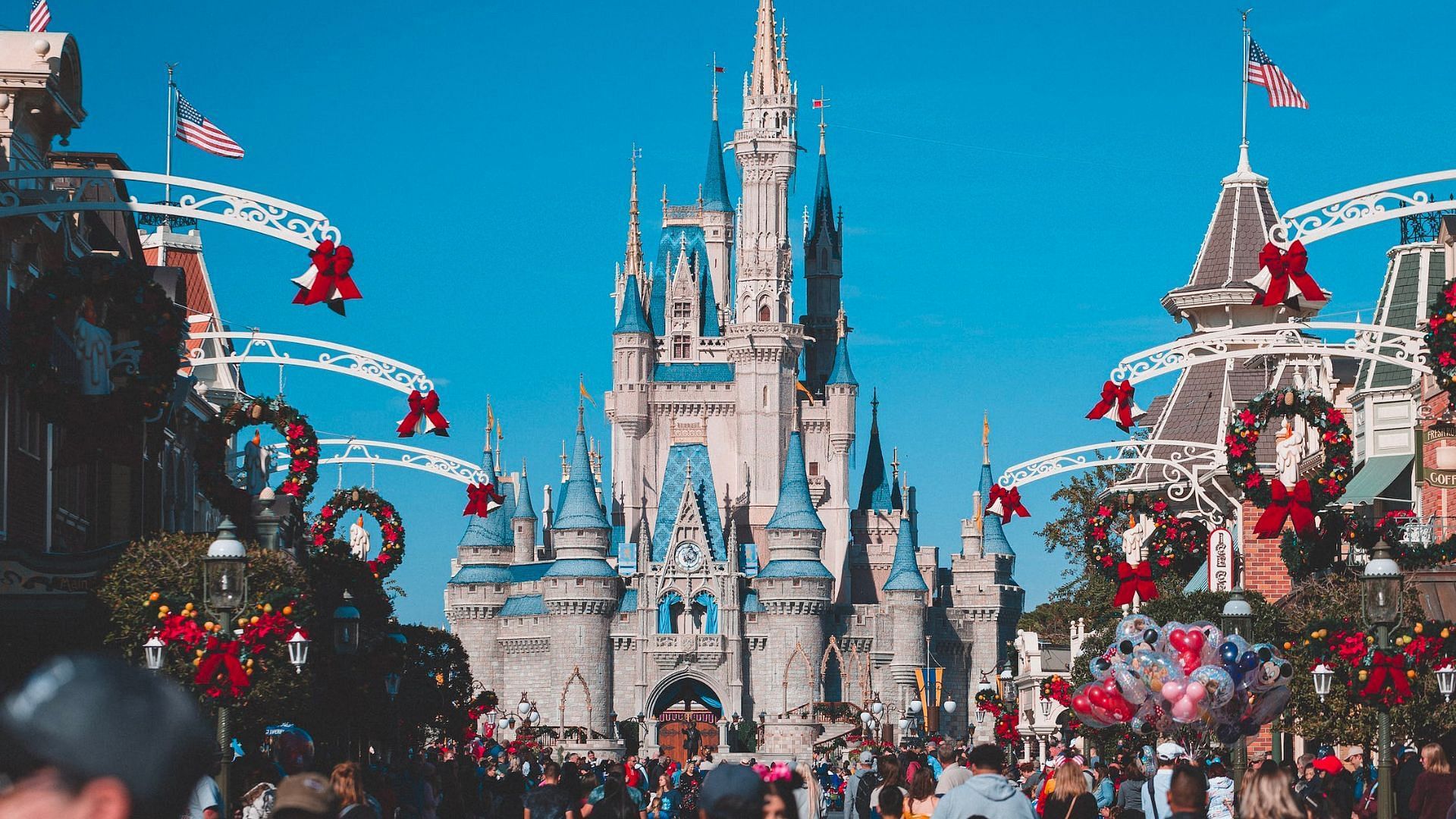 The newest offerings at Walt Disney World include slightly higher ticket prices (Image via Craig Adderley on Pexels)