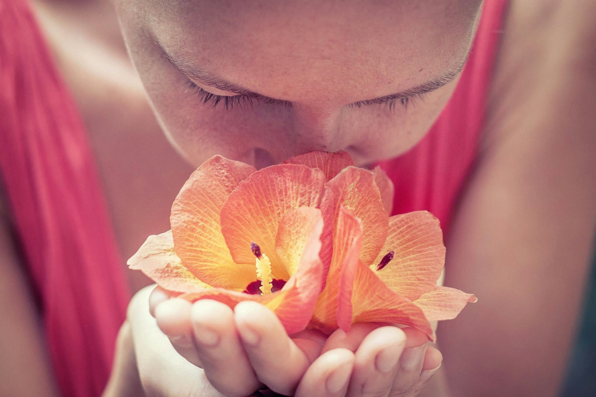 Can scent therapy aid in recalling personal memories? (Image via Unsplash/ Ruslan)