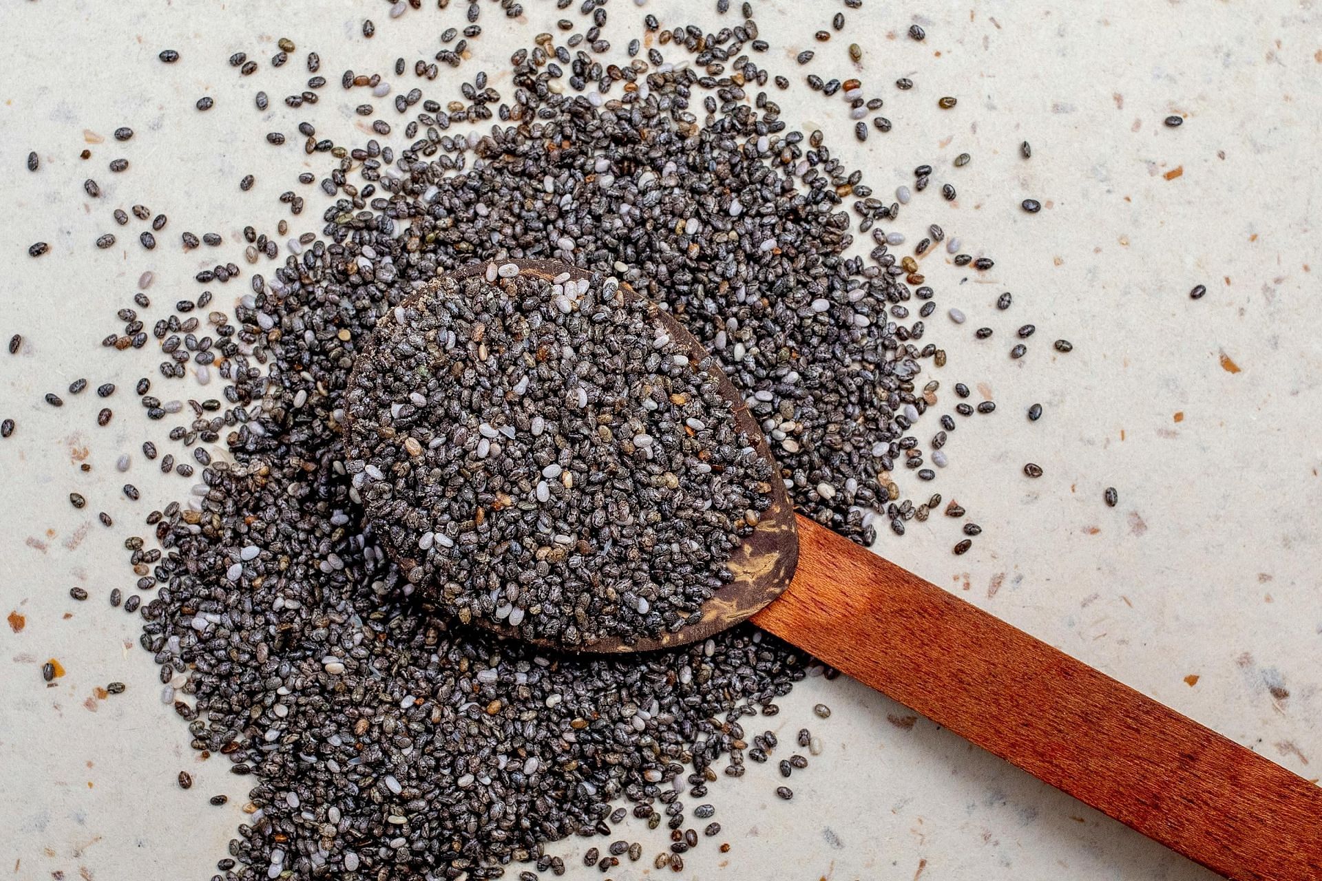 Importance of Chia seeds vs flax seeds (image sourced via Pexels / Photo by jubair)