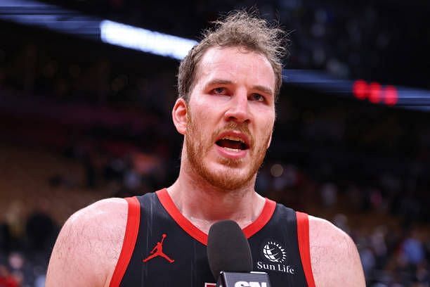 How much is Jakob Poeltl paid?