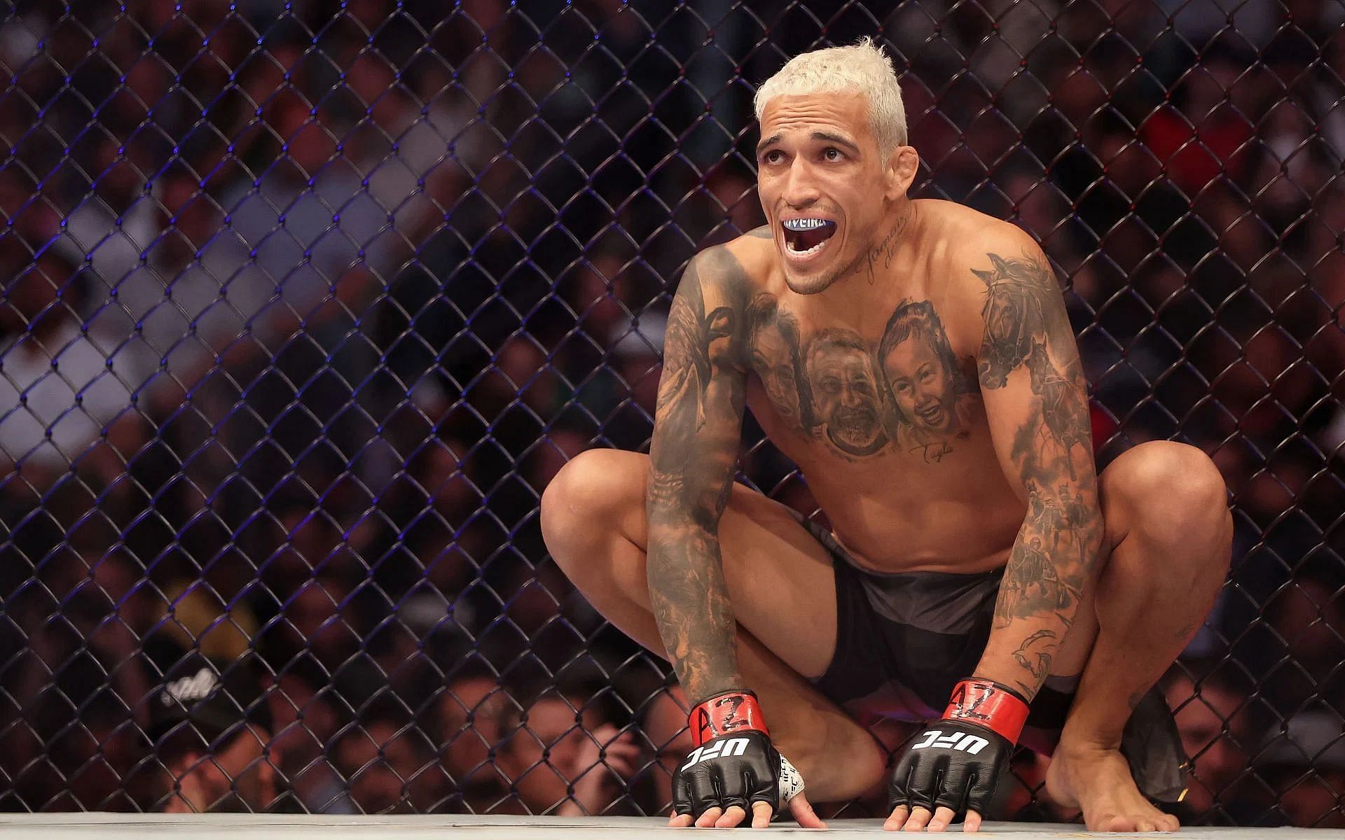UFC lightweight contender Charles Oliveira shares a one-word response to fan uploaded video of his KO loss to Cub Swanson [Image Courtesy: @GettyImages]