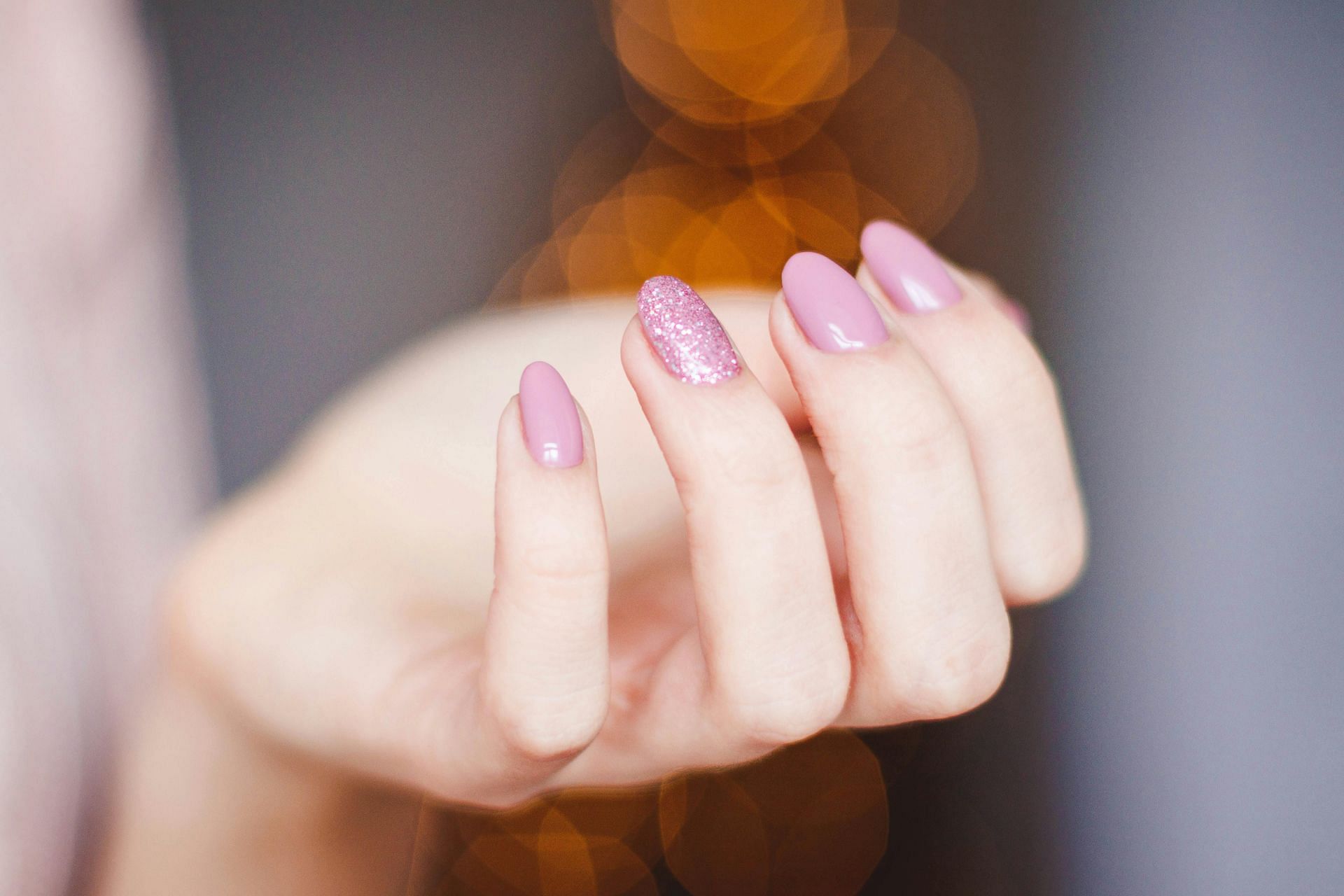 tips to stop picking nails (image sourced via Pexels / Photo by valeria)