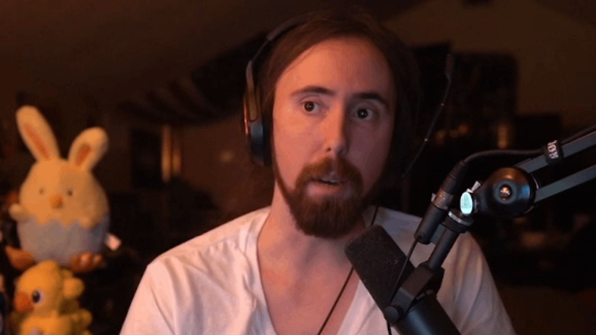 Asmongold came under scrutiny after his recent statements about the hardships faced by streamers (Image via zackrawrr/Twitch)