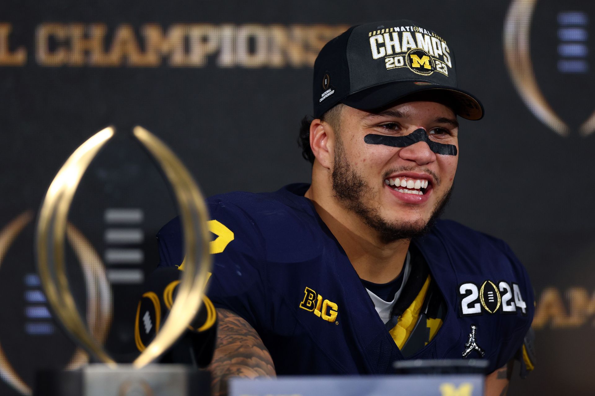 WATCH Michigan RB Blake Corum sweats it out in the gym for NFL