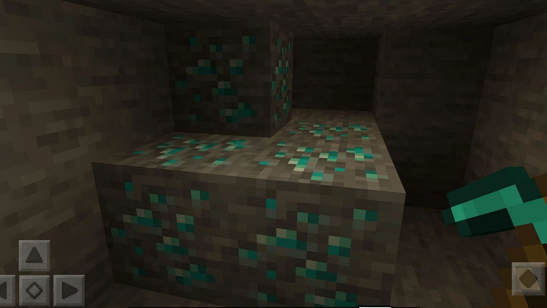 Finding diamond (Image via Mojang Studios)