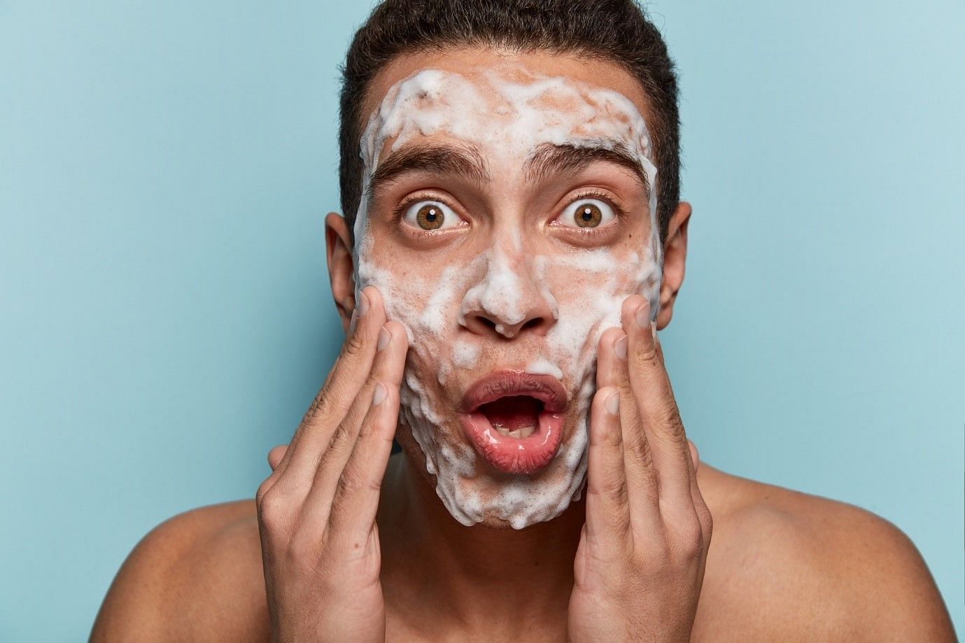 Avoid harsh facewashes (Image by Wayhomestudio on Freepik)