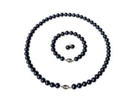 The Pearl romance jewelry set (Image via Amazon)