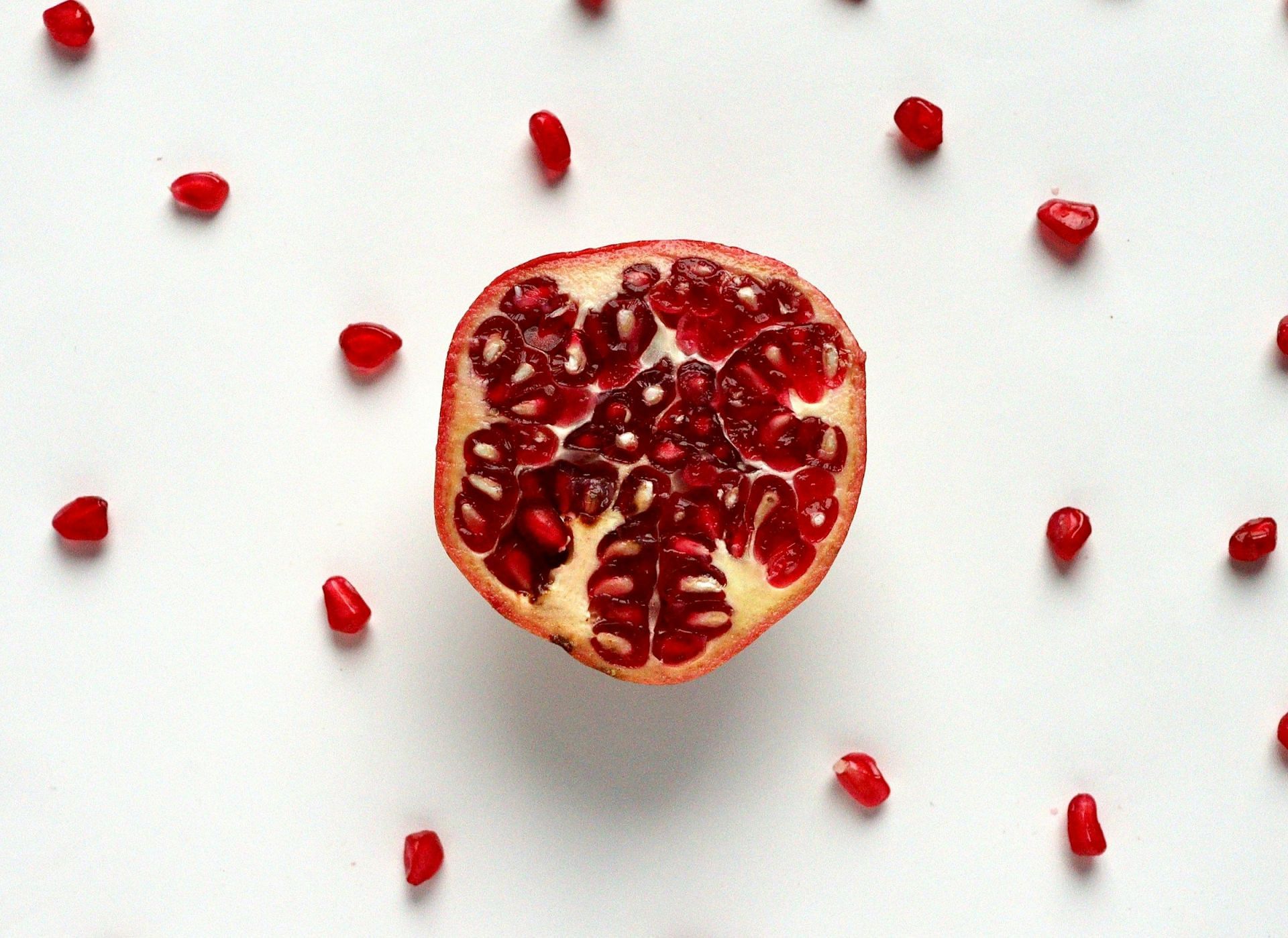 Pomegranate benefits for skin (Image via Unsplash/Priyanka Singh)