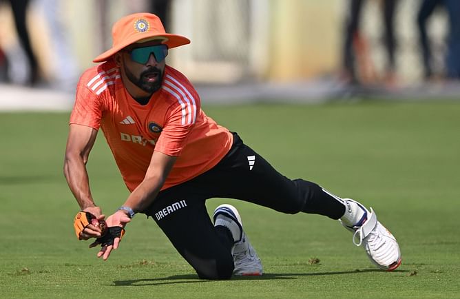 Why is Mohammed Siraj not playing today's 2nd India vs England Test?