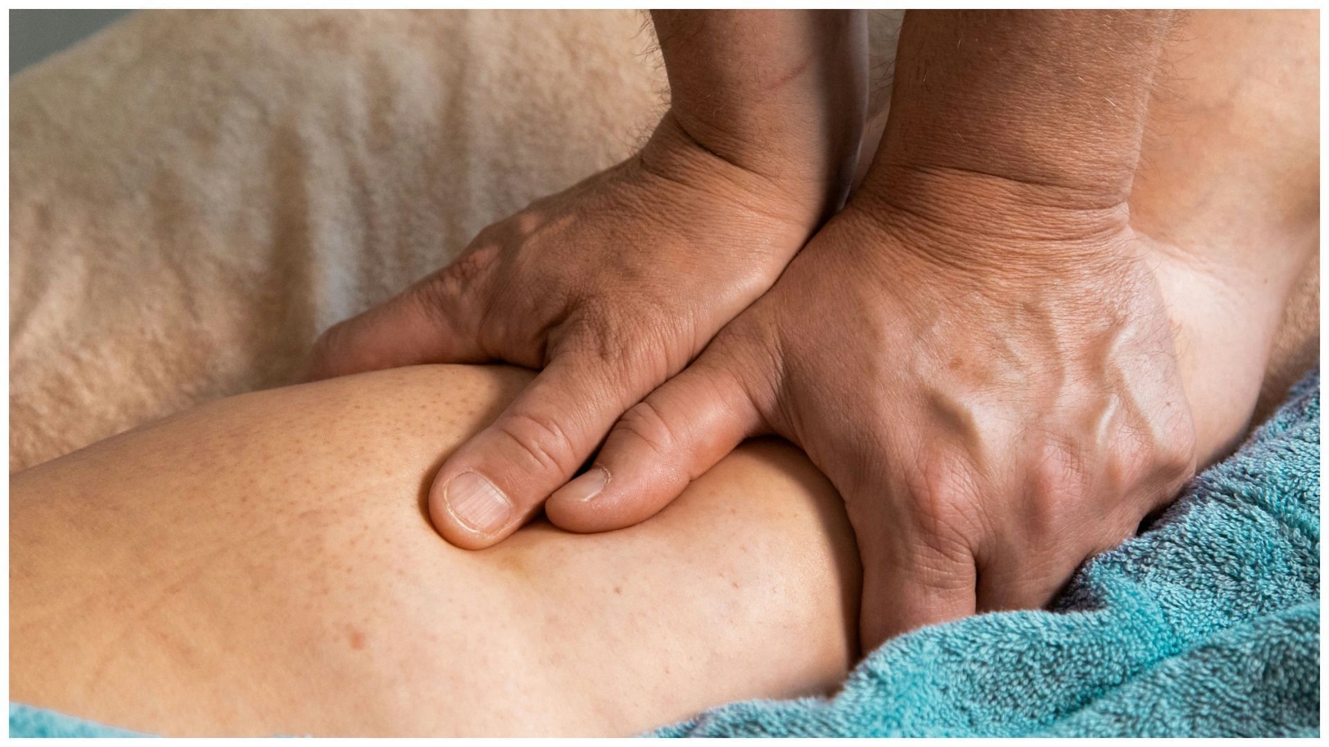 Tonic water for leg cramps (Image via Unsplash/ Bas Peperzak)