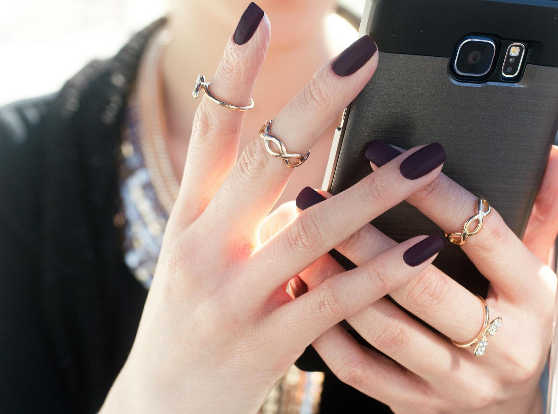 tips to stop picking nails for good (image sourced via Pexels / Photo by adrienne)