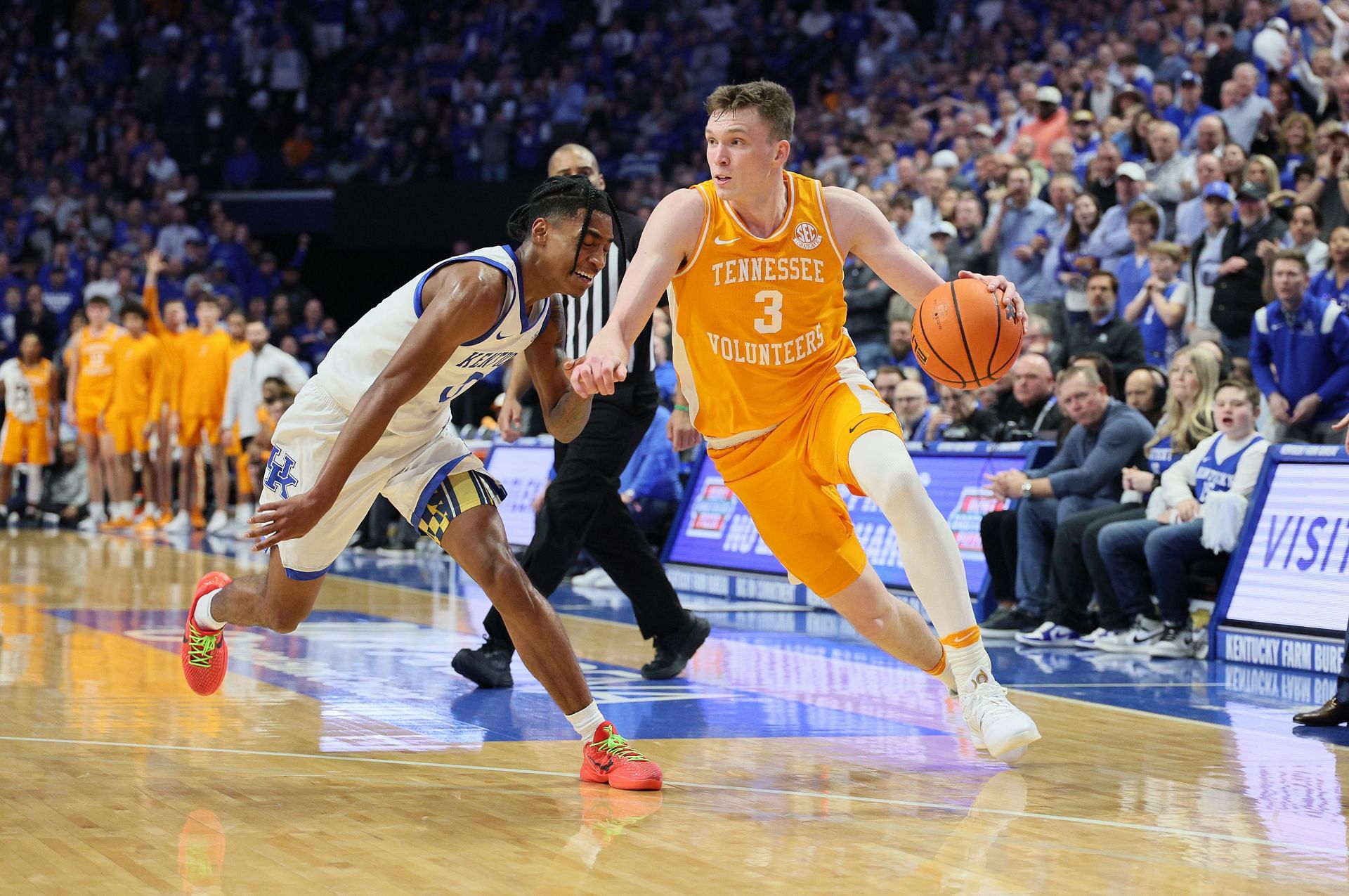 Tennessee transfer Dalton Knecht leads the SEC in scoring.