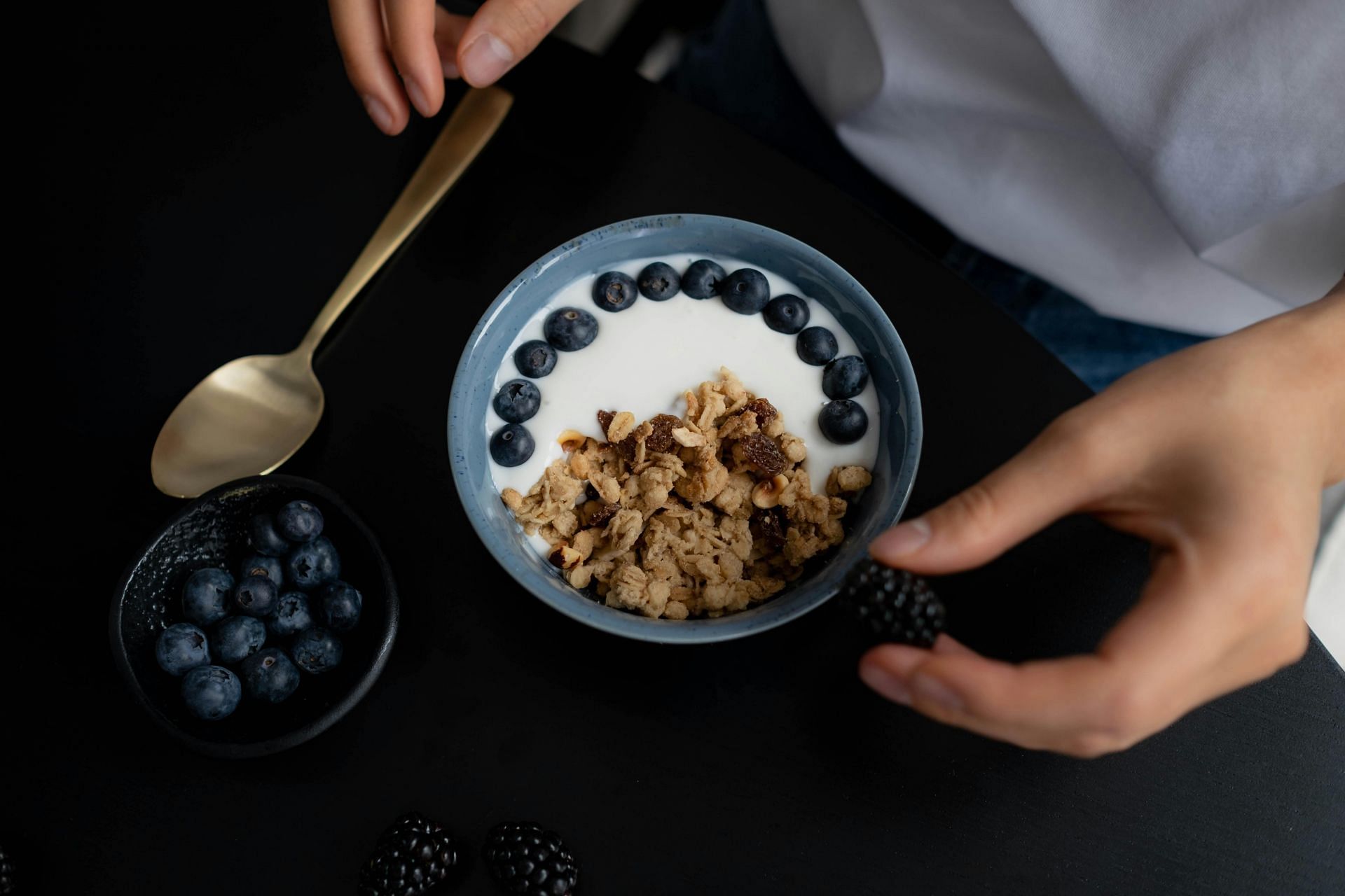 The benefits of yogurt (image sourced via Pexels / Photo by ron lach)