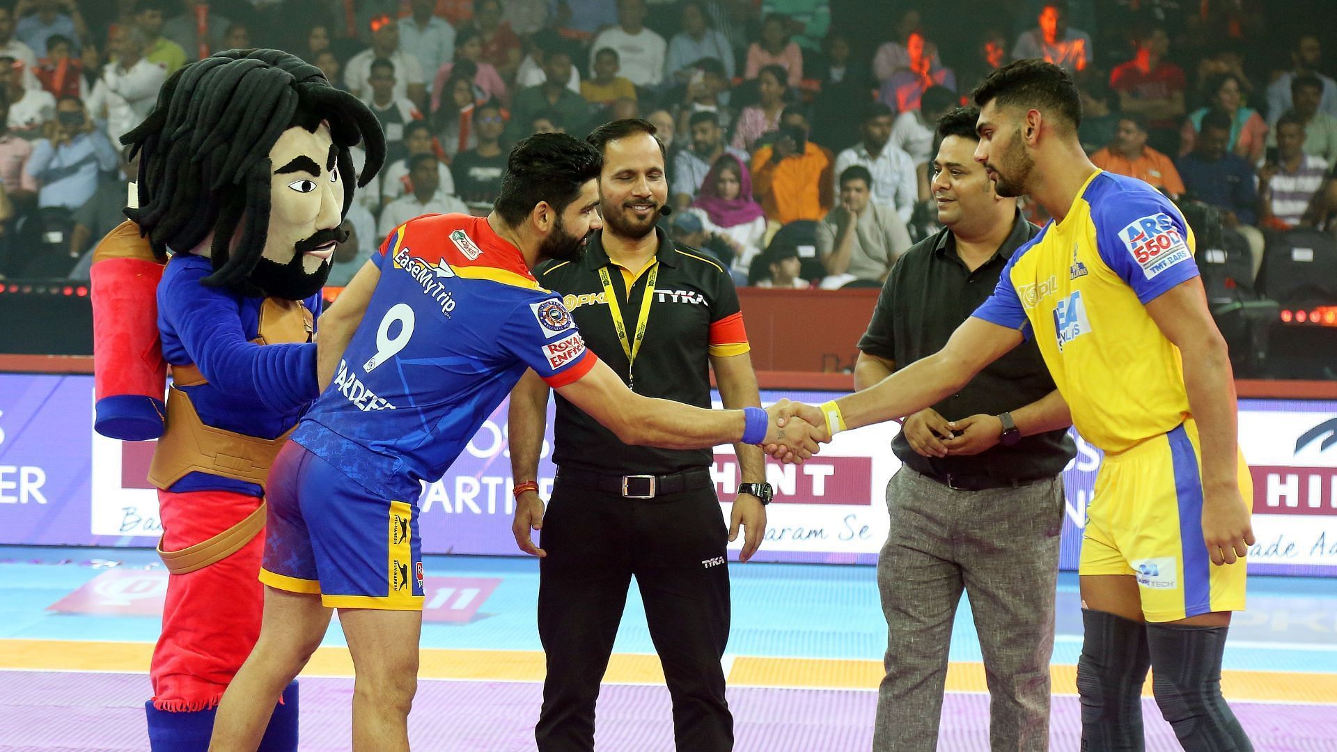 Pardeep Narwal and Sagar at the toss (Image via PKL)