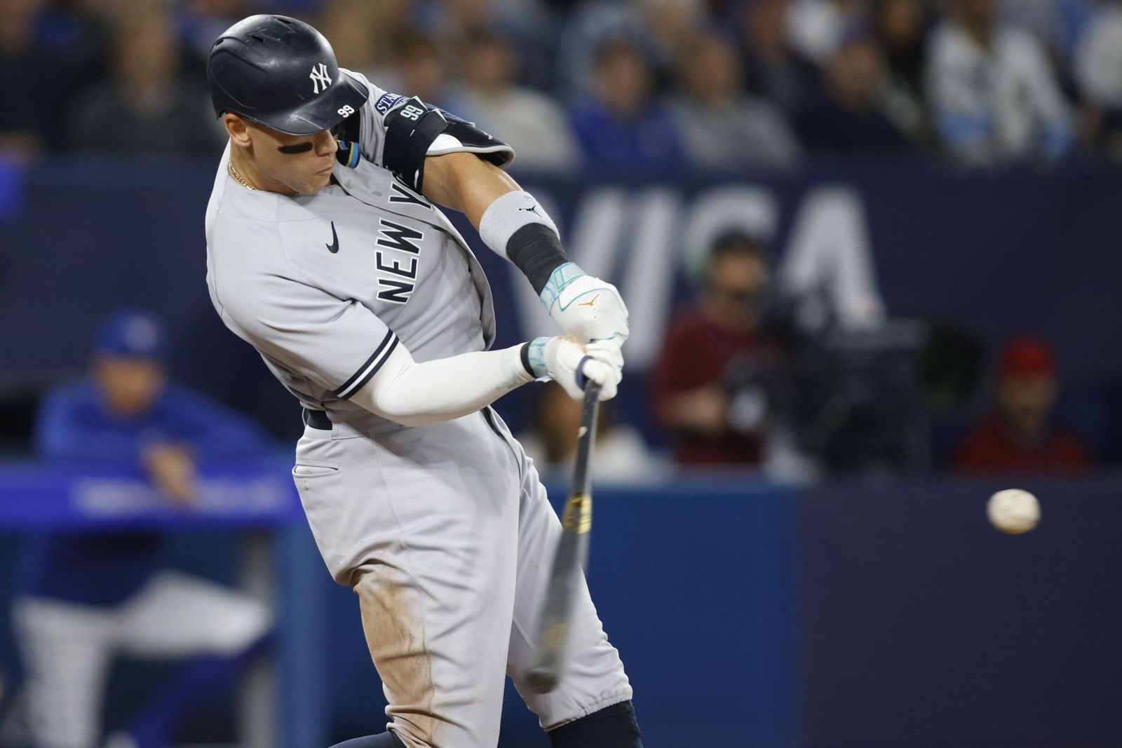 Are metal bats allowed in MLB? Exploring if league allows any other