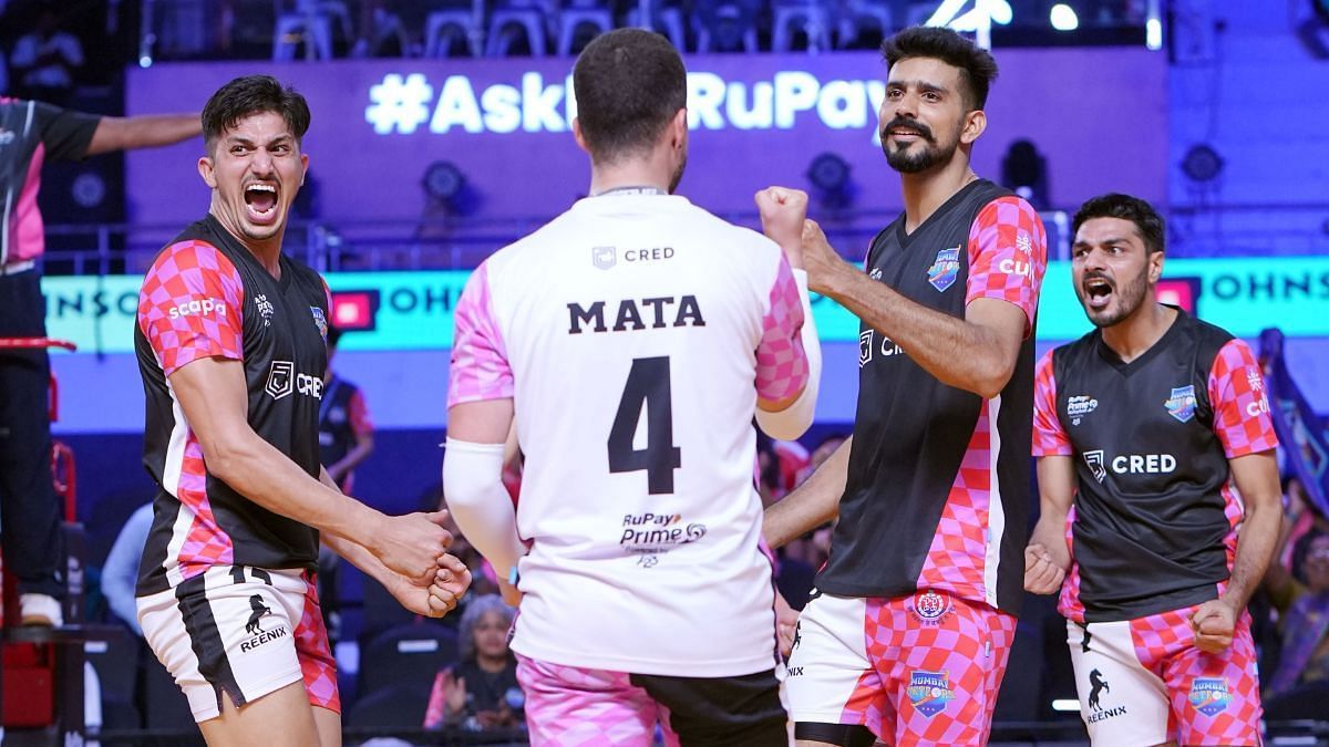 Mumbai Meteors in action against Delhi Toofans (Image Courtesy: RuPay Prime Volleyball League)
