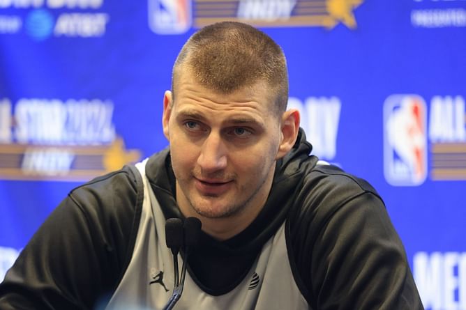 WATCH: Avalanche fans shower Nikola Jokic with MVP chants as Nuggets superstar appears for game vs. Canucks